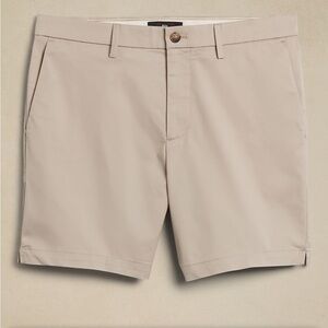 Banana Republic 7" CORE TEMP Short NWT
Can be worn as golf shorts.